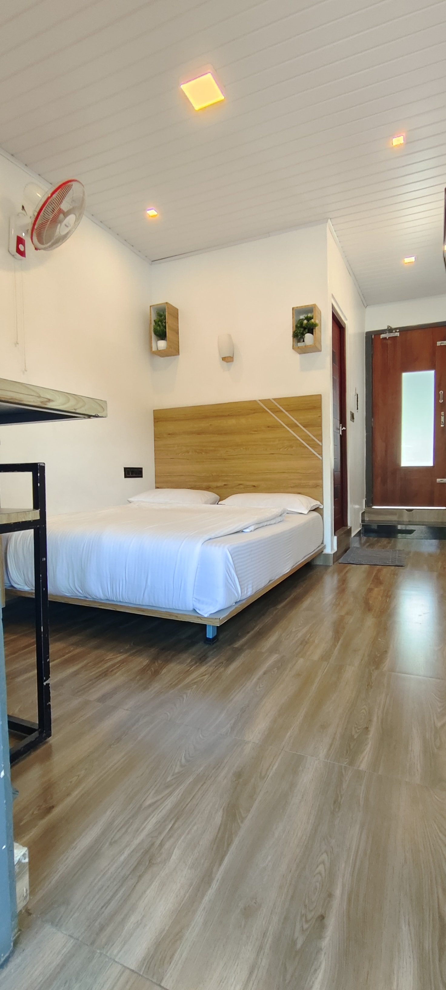 Bird Wing Cottage - Tap to explore photos