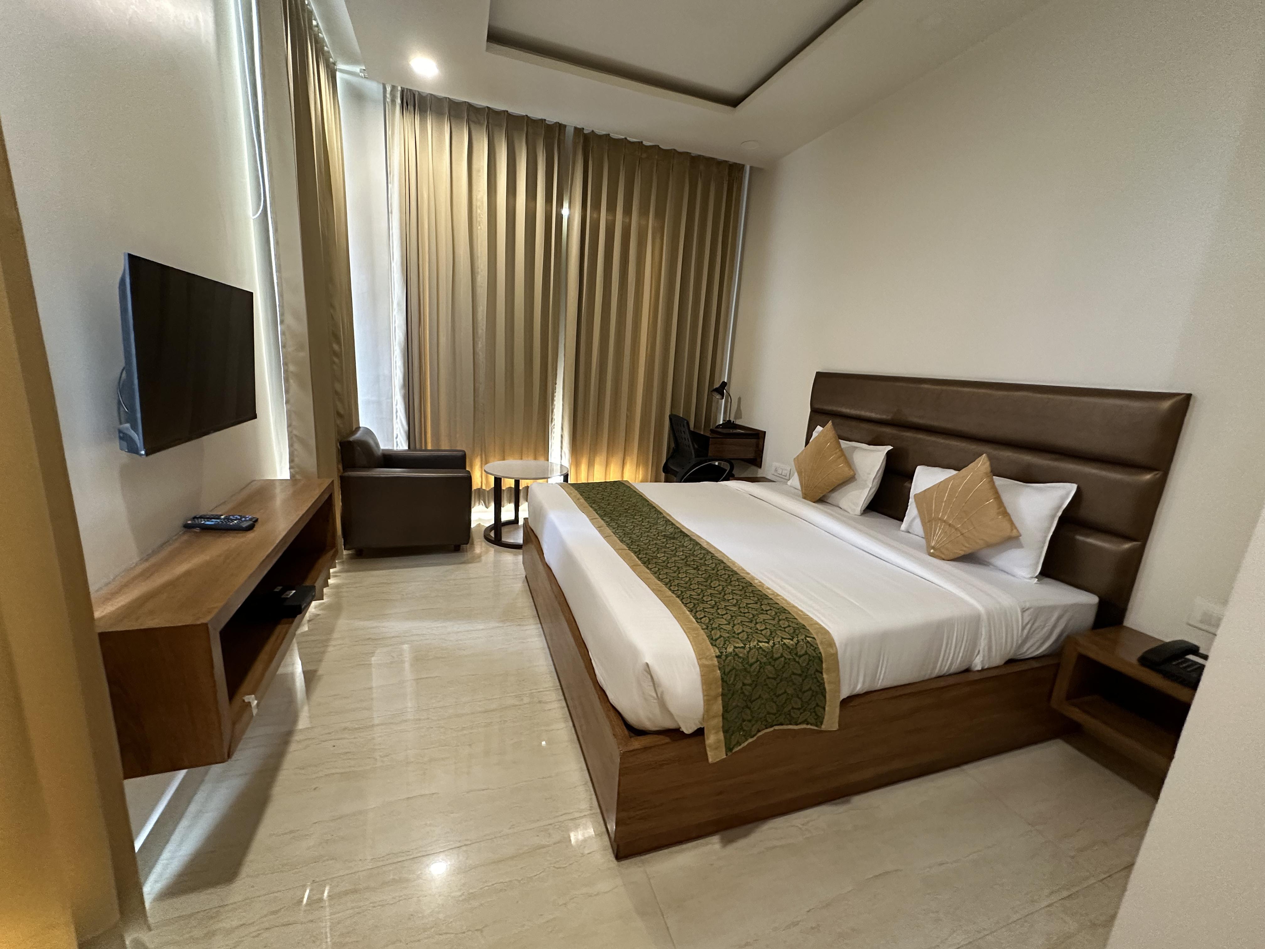 Comfort Hotel By Choice Hotels - Tap to explore photos