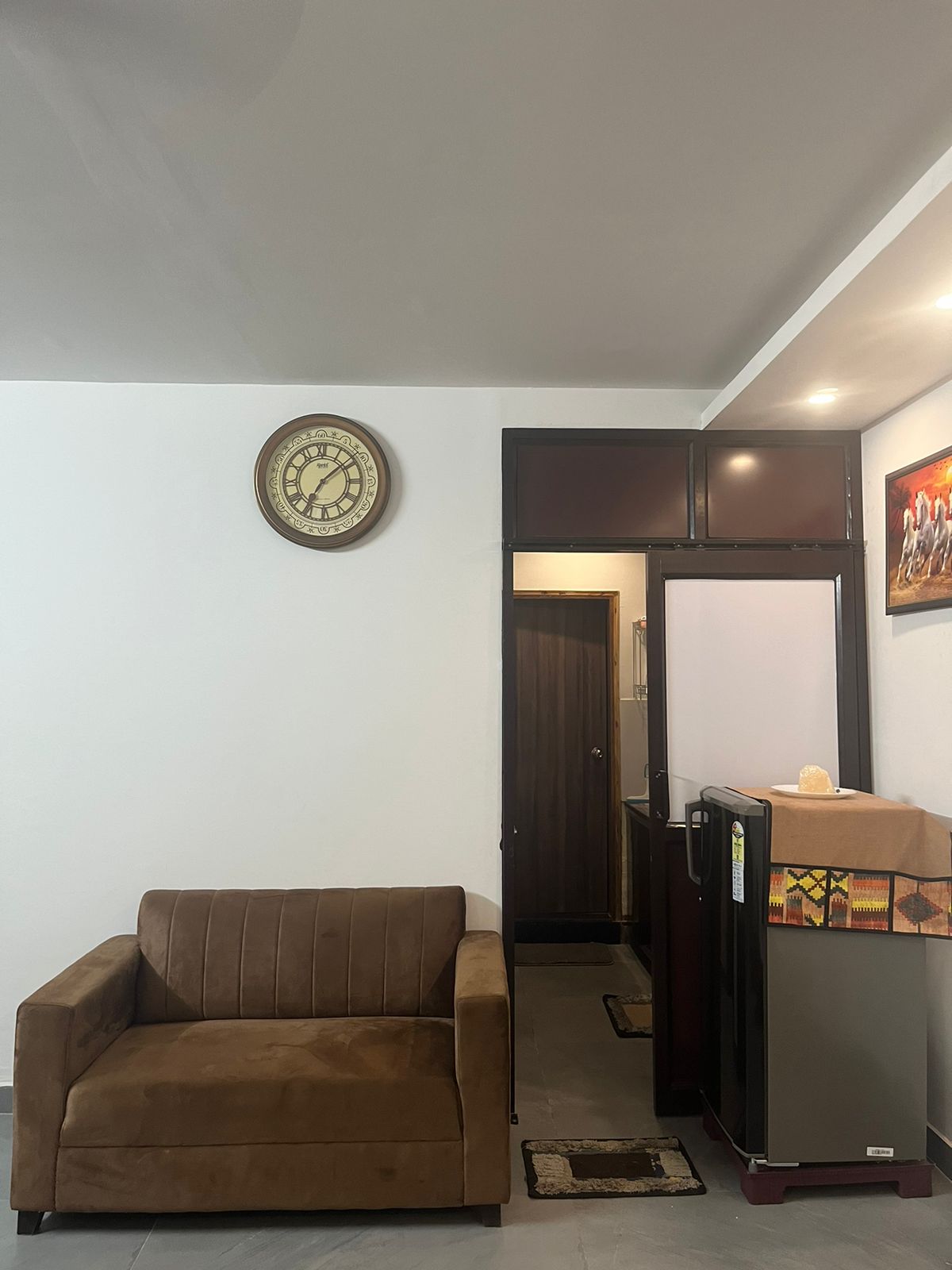 Stylish 1 BHK with Meeting Room - Tap to explore photos