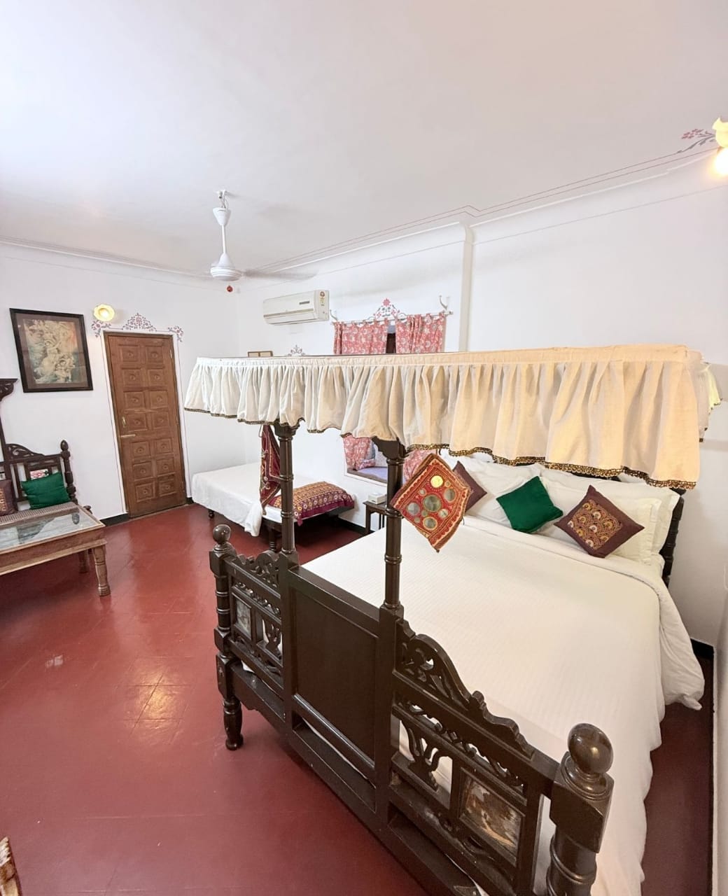 Little Garden Guest House Udaipur - Tap to explore photos