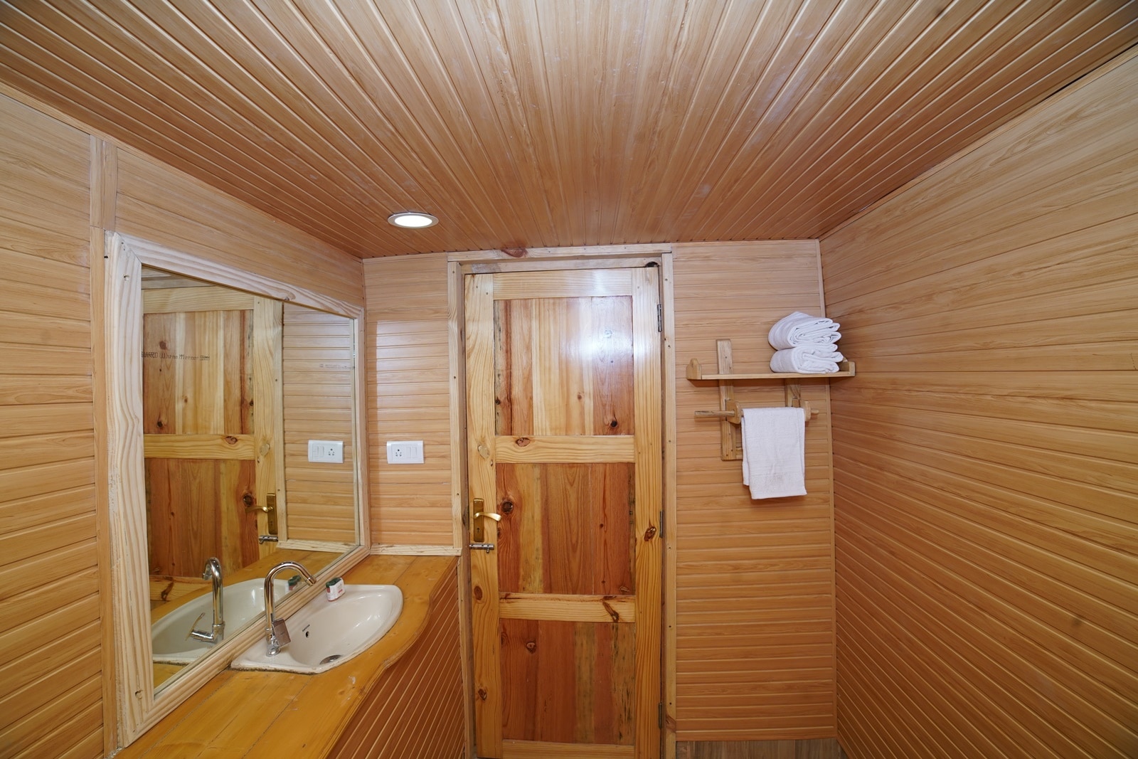 A Hillock Resort-Durgesh Guest House - Tap to explore photos