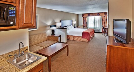 Holiday Inn Express Hotel & Suites Dubuque Room Type - 1 Queen Suite Sofa Bed