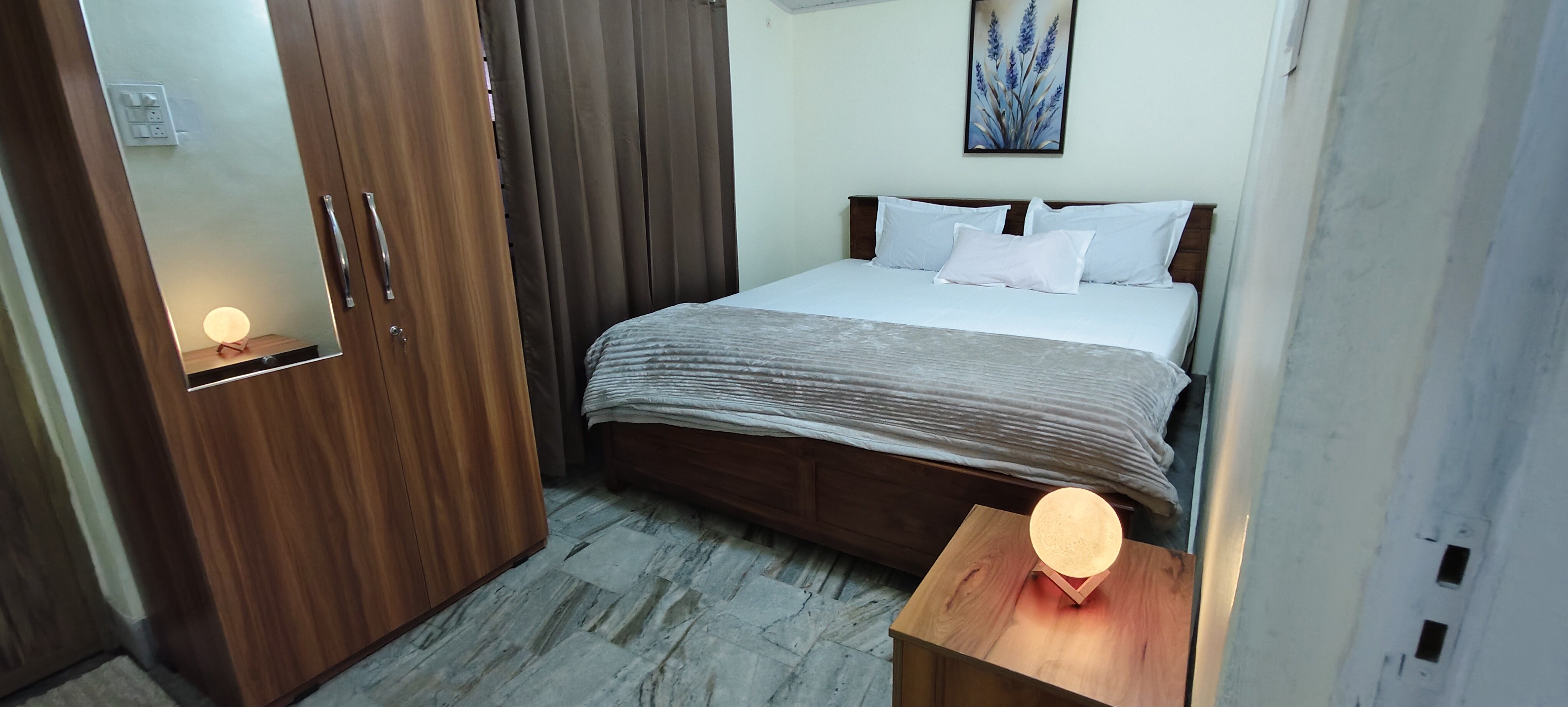 Moon Glade Cottage - Tap to explore photos