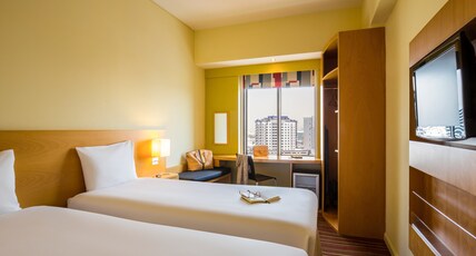 ibis Deira Creekside Dubai Room Type - Room with 2 single beds equipped with the new bedding ibis Deira Creekside Dubai Room Type - Room with 2 single beds equipped with the new bedding