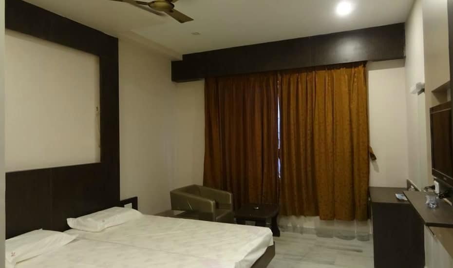 Grande Idhanta - Tap to explore photos