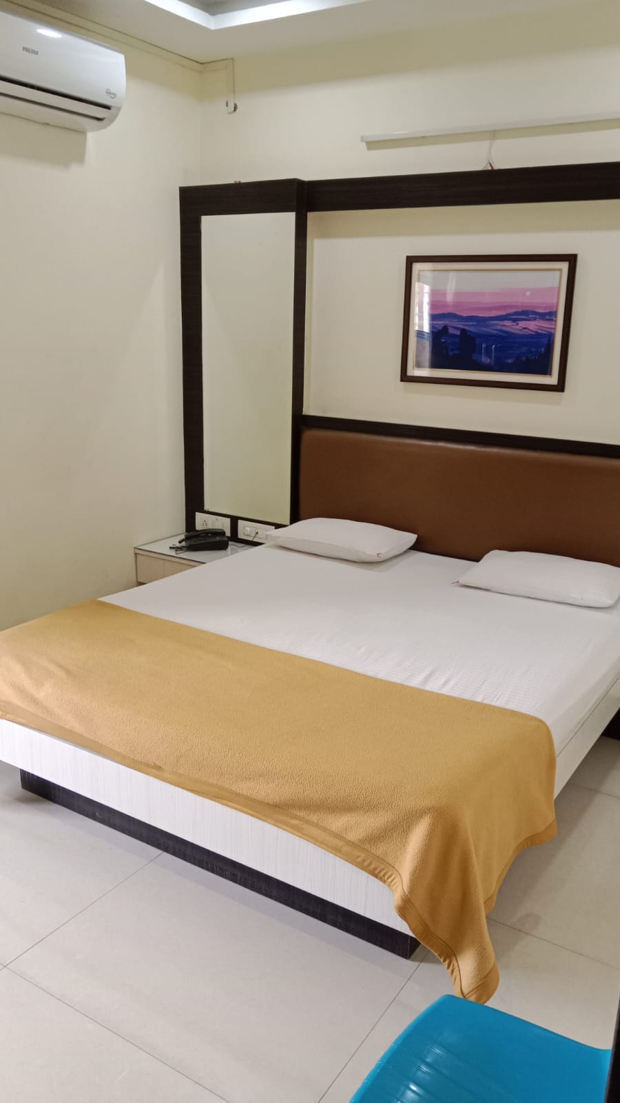 Hotel Galaxy - Tap to explore photos