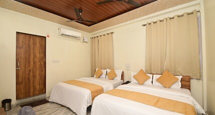 Hotel Paradise Continental  800 Meters from Railway Station Room Type - Family 4 Bed AC Room