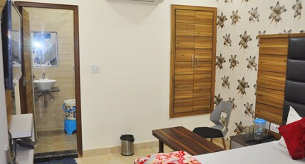 Hotel Delhi Darshan Dx By RSL Hospitality Room Type - Economy Double Non AC Room