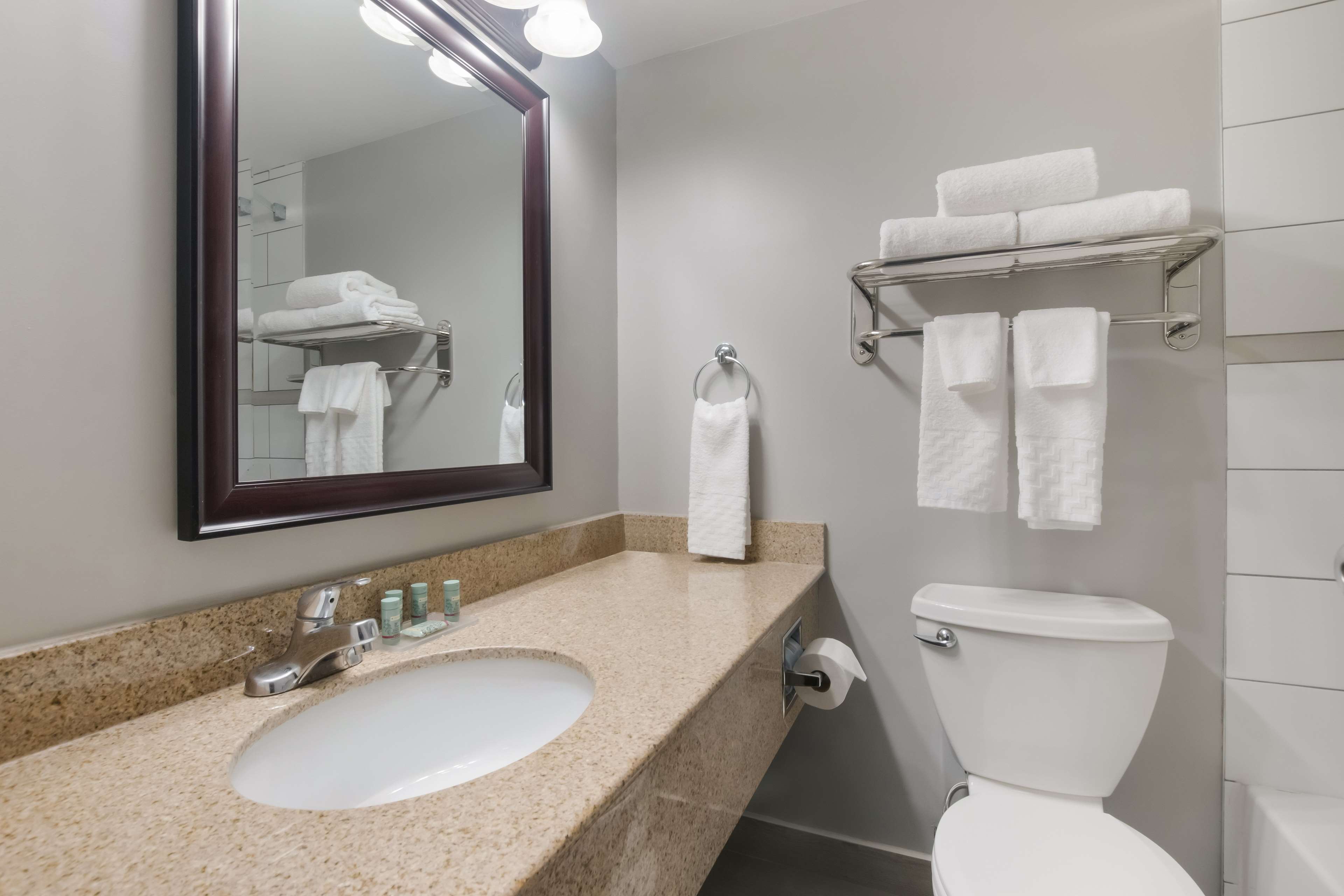 Best Western St. Catharines Hotel & Conference Centre - Tap to explore photos