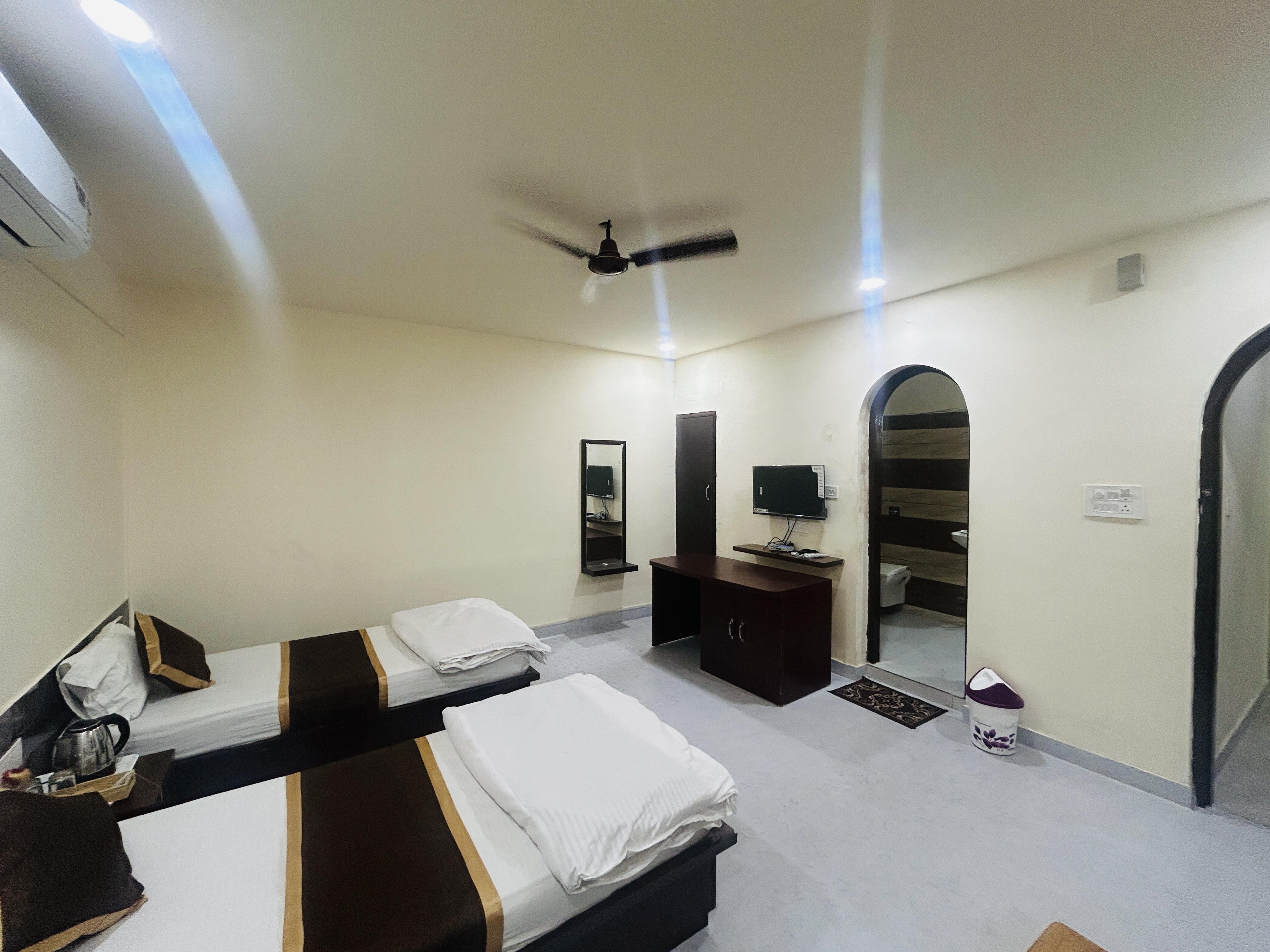 Metta Budhha Resort Near MAHABODHI TEMPLE - Tap to explore photos