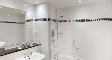 Mercure Manchester Norton Grange Hotel & Spa Room Type - Family Room for 3 with 1 Double Bed and 1 Pull-out Single Bed