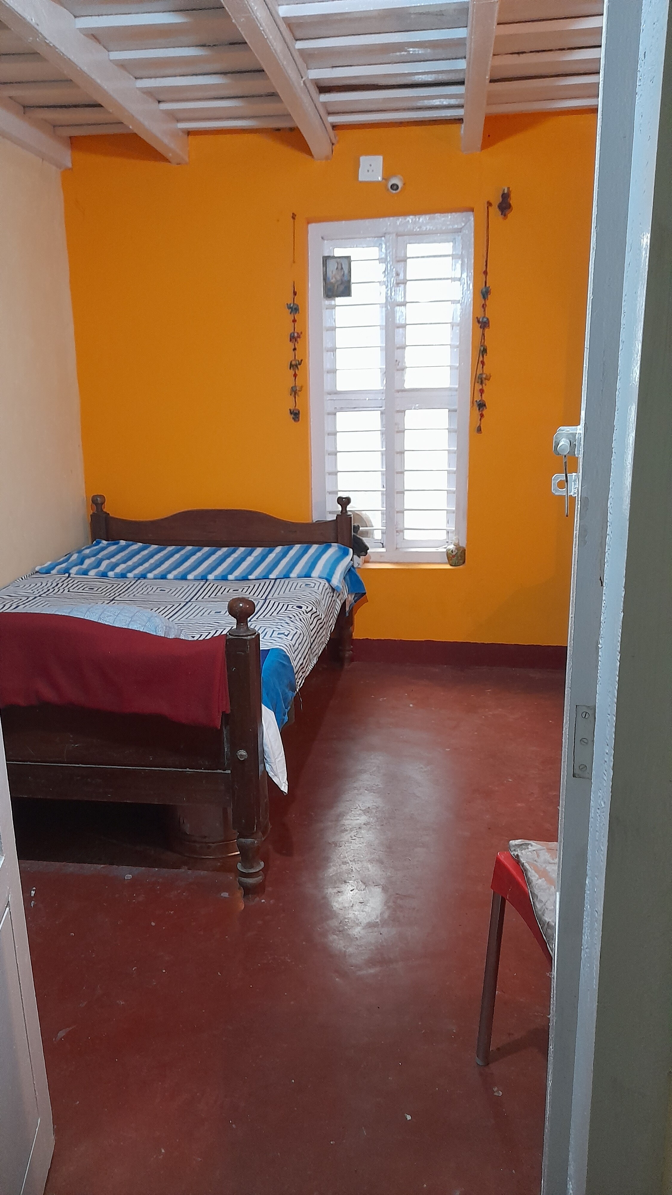 Hogscrossway - Tap to explore photos