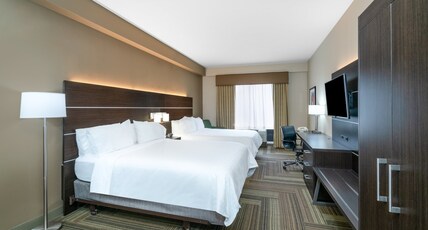 Holiday Inn Express Hotel & Suites Ashland Room Type - 2 Queen Standard Mobility Accessible Tub