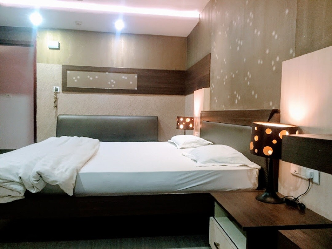 Hotel Lal Baag Inn - Tap to explore photos