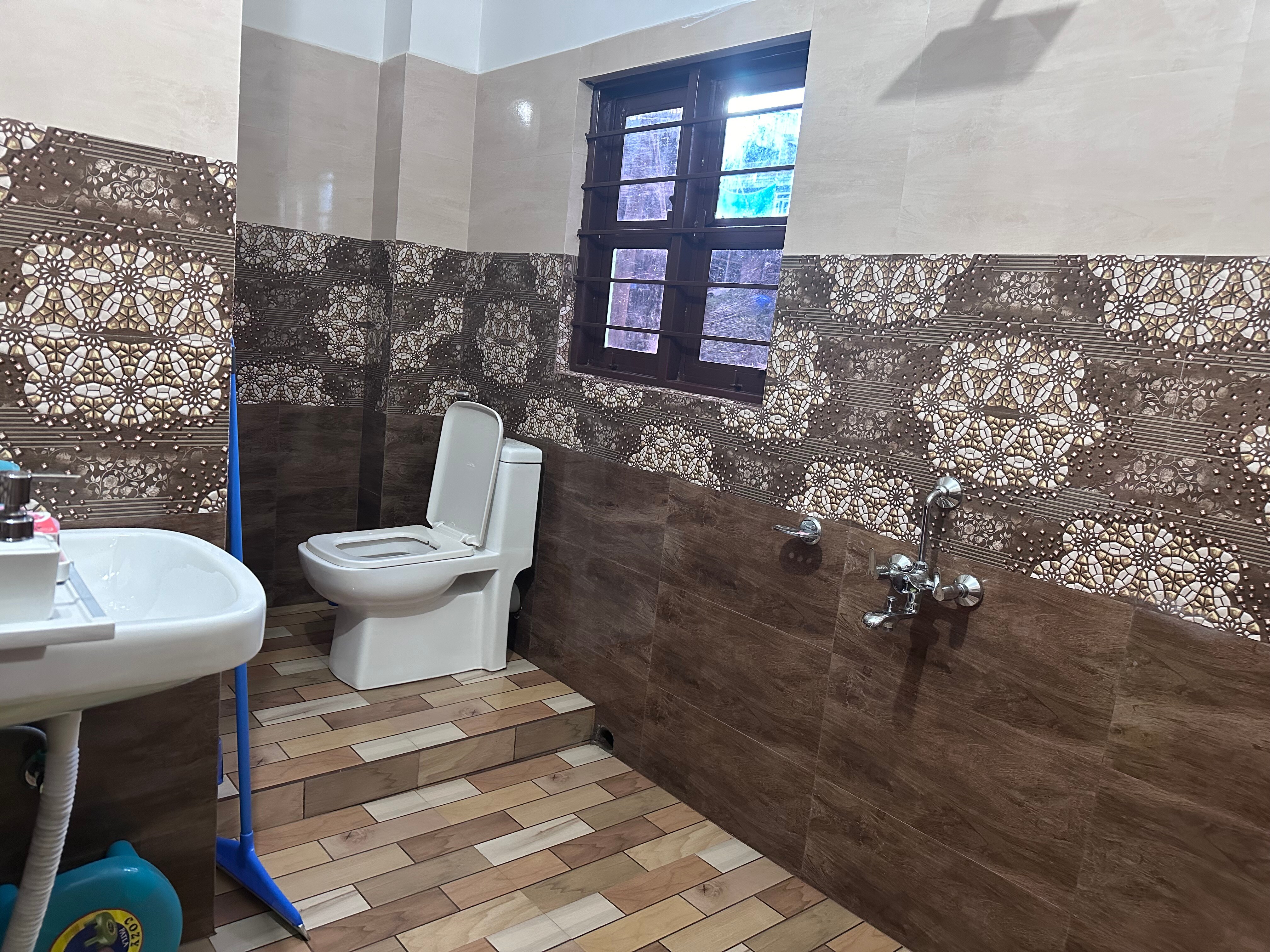 Risa Homestay - Tap to explore photos