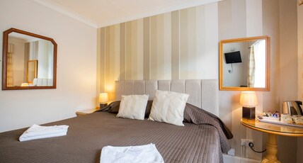 OYO Arden Guest House, Craigmillar Castle Edinburgh Room Type - Standard Double Room