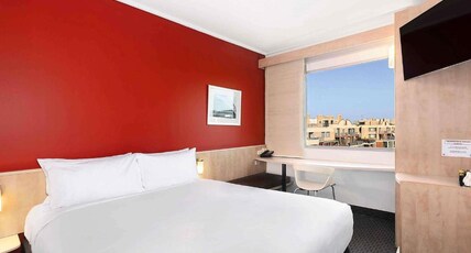 ibis Sydney Darling Harbour Room Type - Standard Room 1 Queen Bed Pyrmont View