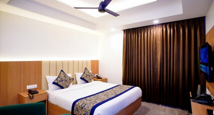 Royal Raven Hotel & Banquet Greater Noida Nearby India Expo Centre & Mart Room Type - Deluxe Room with Balcony