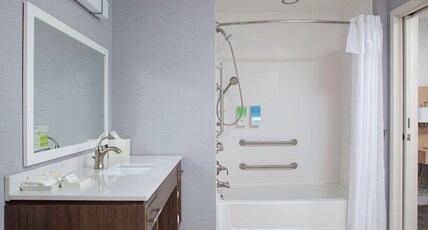 Home2 Suites by Hilton Bloomington, IN Room Type - 1KG ACC TUB STUDIO NONSMOK