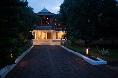 Poothali-Paddy View | Rooms & Restaurant