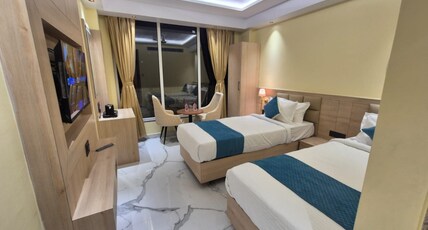 HOTEL CENTRAL TREE Room Type - DELUXE