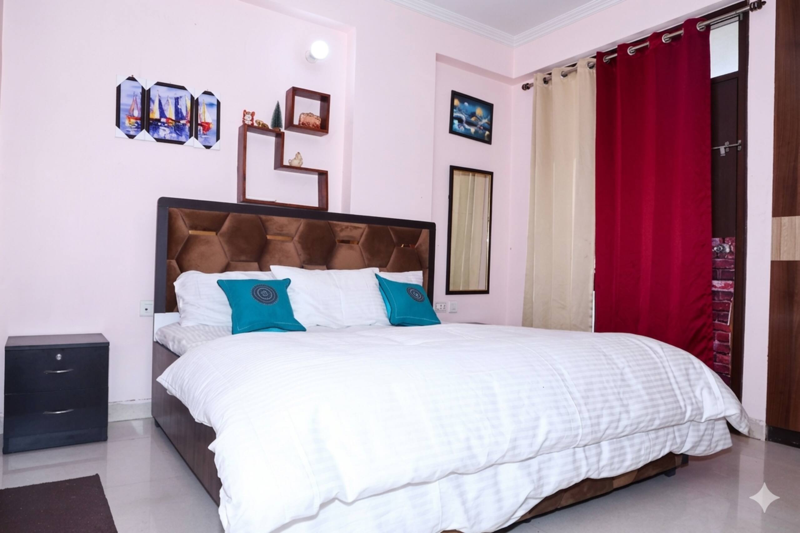 BIG 3 BHK ON Hourly Rates I C Scheme 100 Mbps - Tap to explore photos