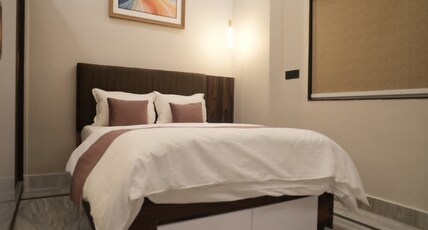 Sanwariya Home Stay Room Type - Deluxe Room Queen Bedroom