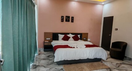 Phir Aana Room Type - Deluxe Room with Balcony (Non- AC)