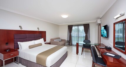 Best Western Casula Motor Inn Room Type - 1 Queen Bed, Non-Smoking, Deluxe Room, Soundproof, Wi-Fi, Work Desk, Reverse Cycle Air Conditioning Best Western Casula Motor Inn Room Type - 1 Queen Bed, Non-Smoking, Deluxe Room, Soundproof, Wi-Fi, Work Desk, Reverse Cycle Air Conditioning