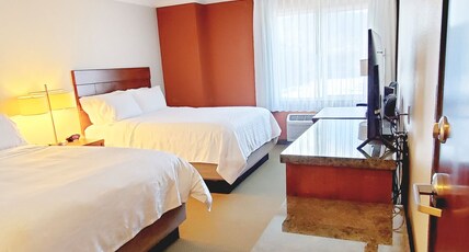 Holiday Inn Express Hotel & Suites Portland-Northwest Downtown Room Type - 2 Queen Standard