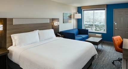 Holiday Inn Express Lewiston, an IHG Hotel Room Type - 1 King Standard Mountain View Sofa Sleeper