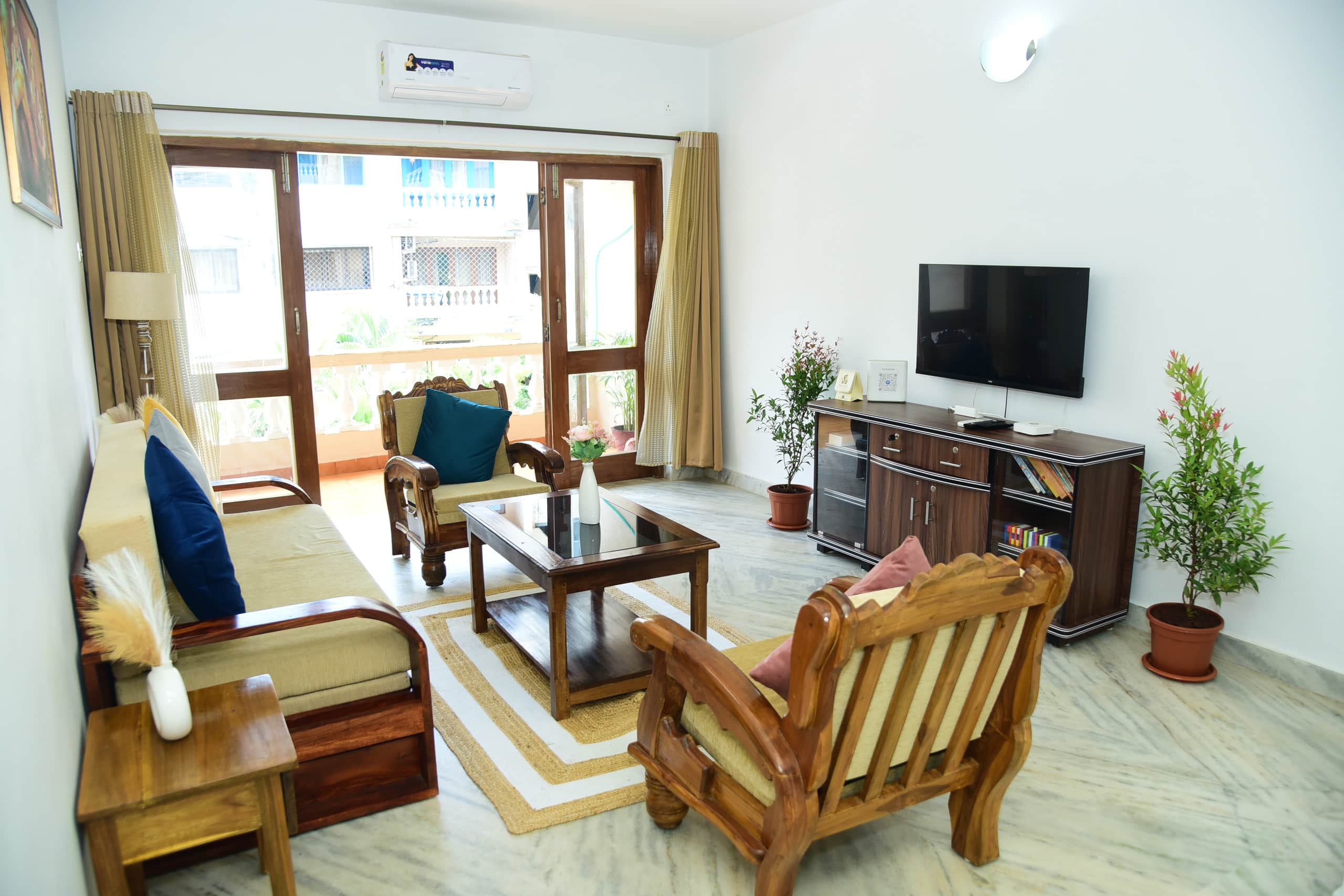 Varca 2BHK Home Stay 5 Min Walk from beach - Tap to explore photos