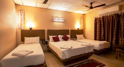 Hotel Shreesh Room Type - King Size Family AC Room