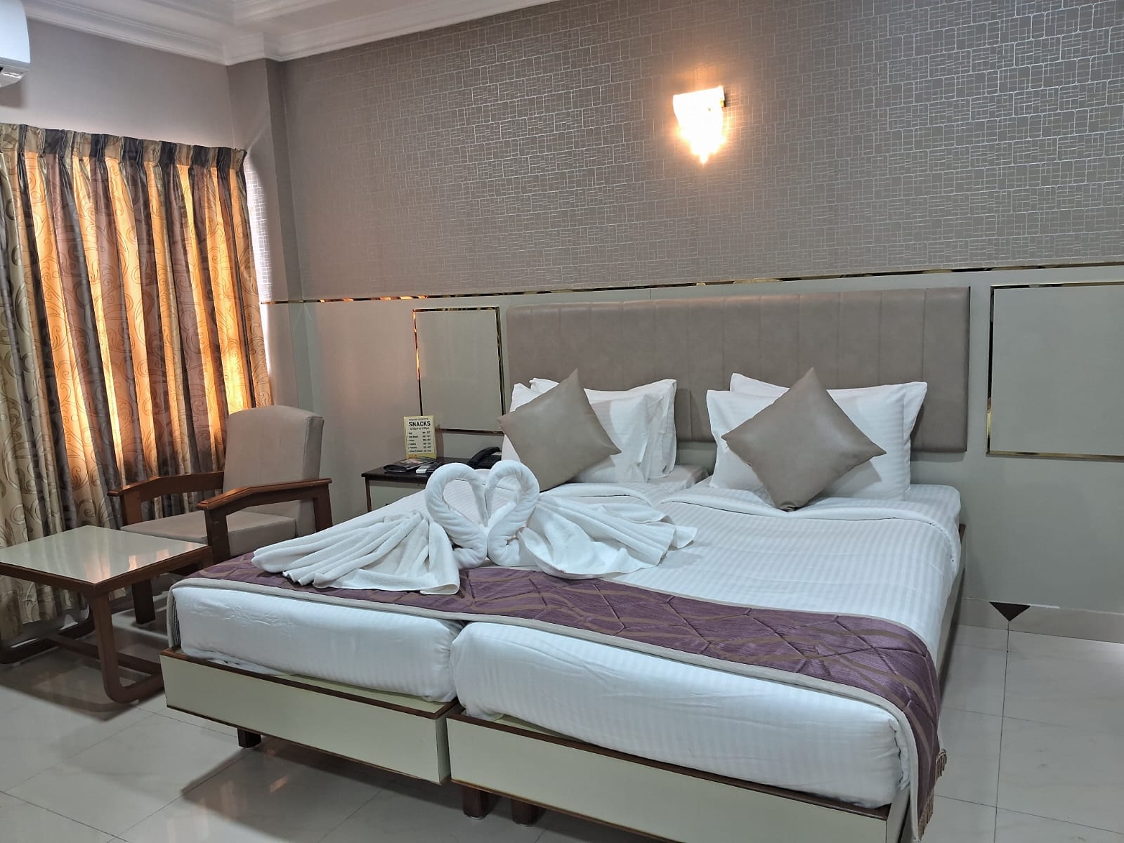 Hotel Aryaas - Tap to explore photos