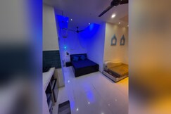 Ivy Splendour Blu Private Studio Oshiwara