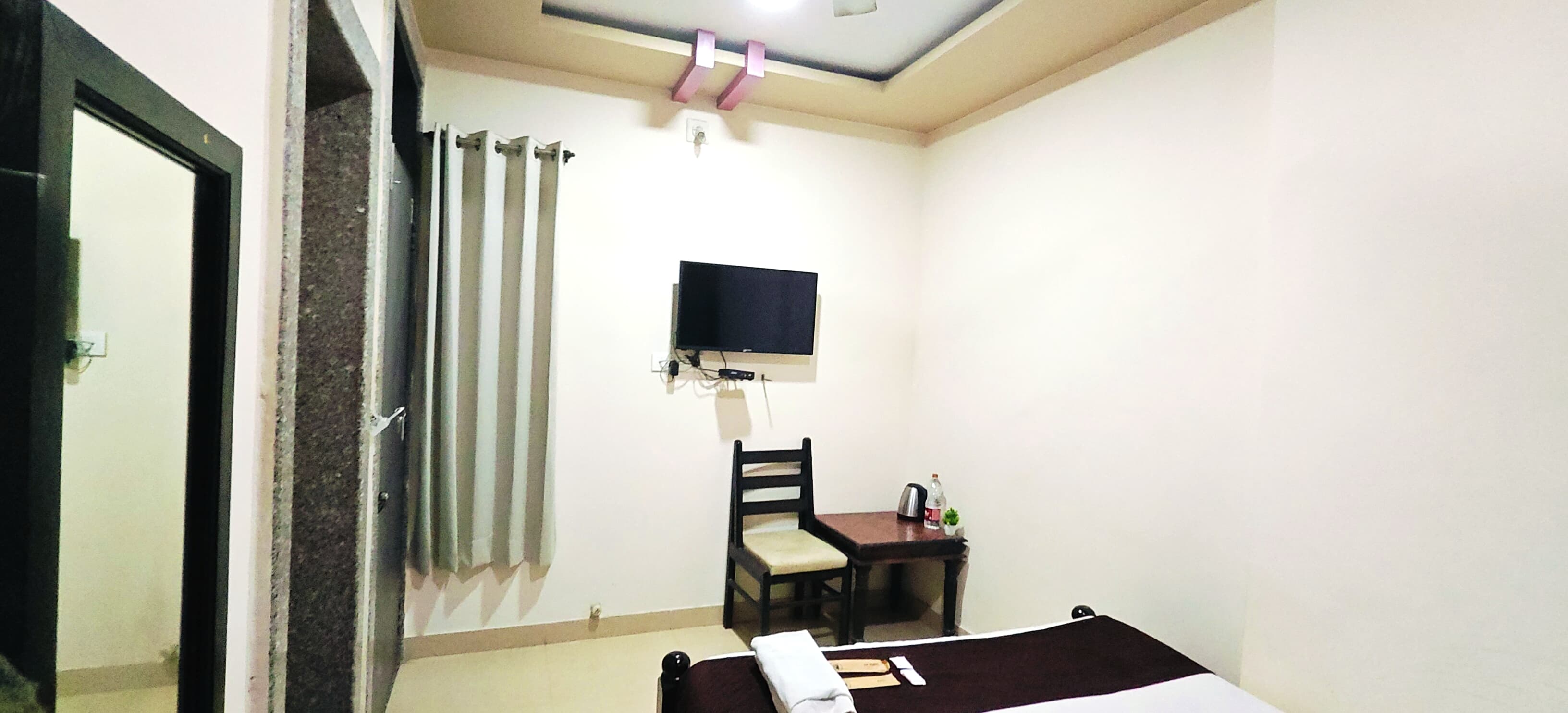 Hotel Harsh Palace - Tap to explore photos