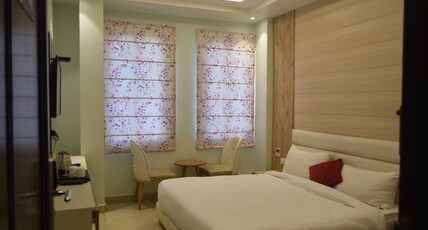 Orchard One Hotel & Banquet@Main Civil Lines Room Type - Sanitized Club Room With Window
