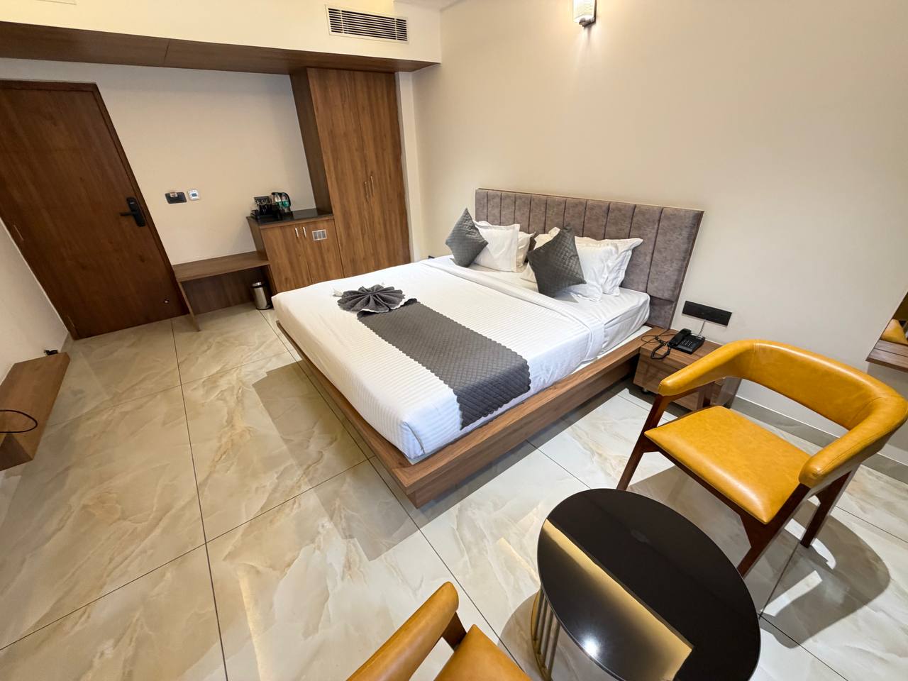 Grand Central - Tap to explore photos