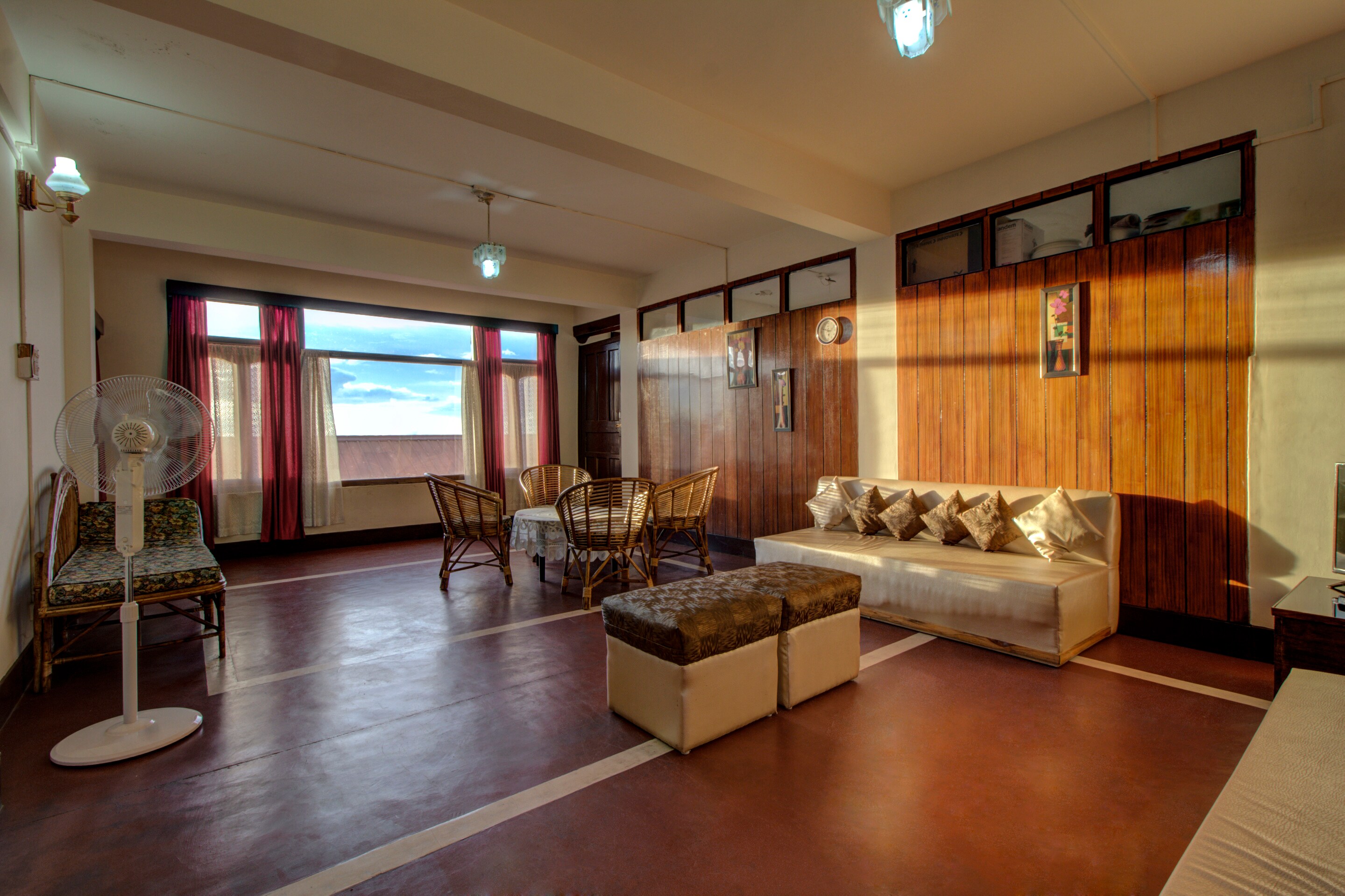 Peach Tree Homestay (Deluxe Room) - Tap to explore photos