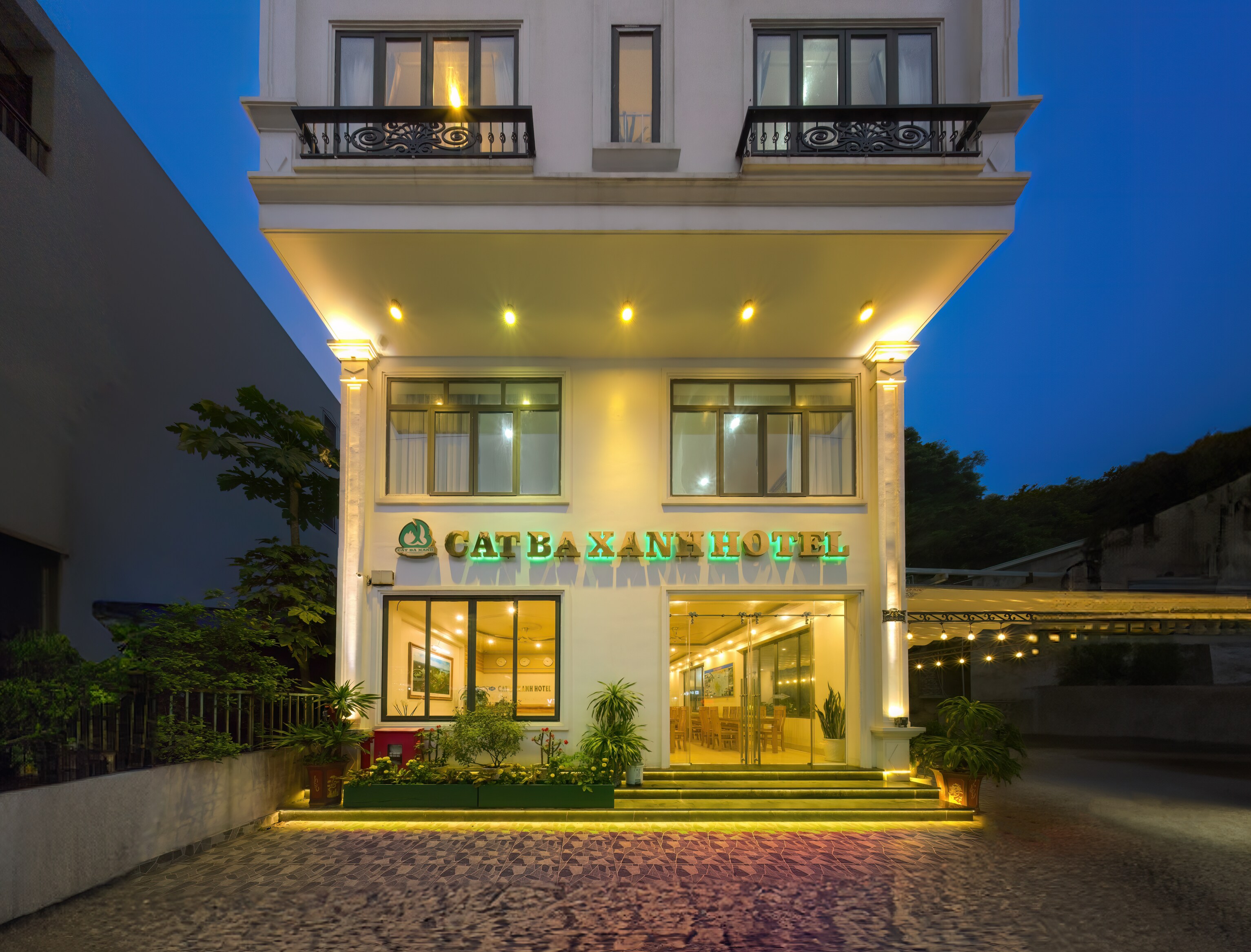 CAT BA XANH SPRING GARDEN HOTEL - Tap to explore photos
