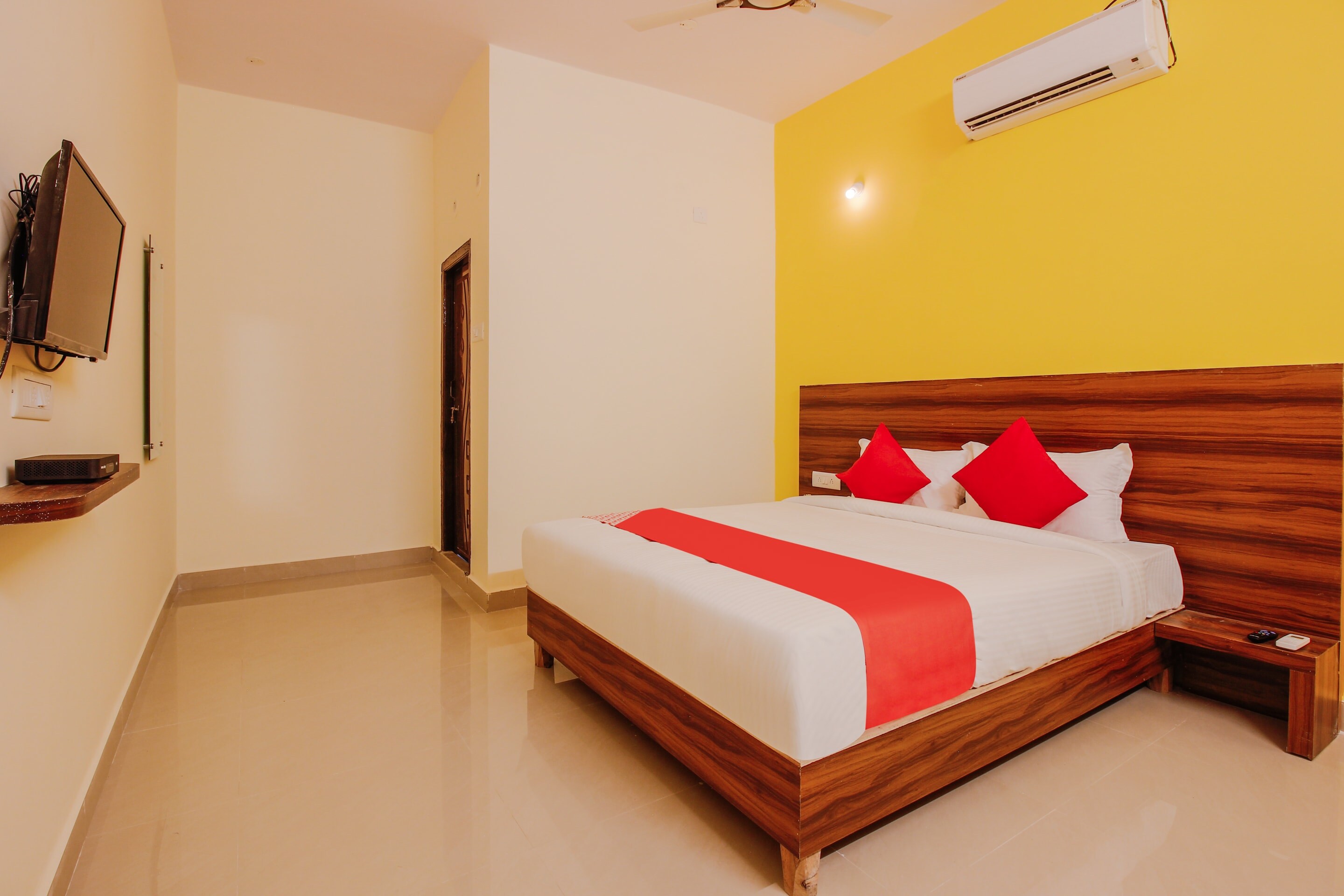 Hotel O Banyan Tree - Tap to explore photos
