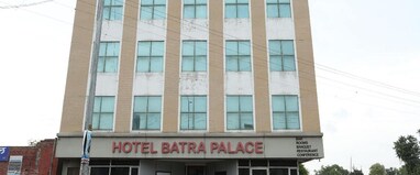 Hotel Batra Palace (2 min. walk from Railway Station and Bus Stand)