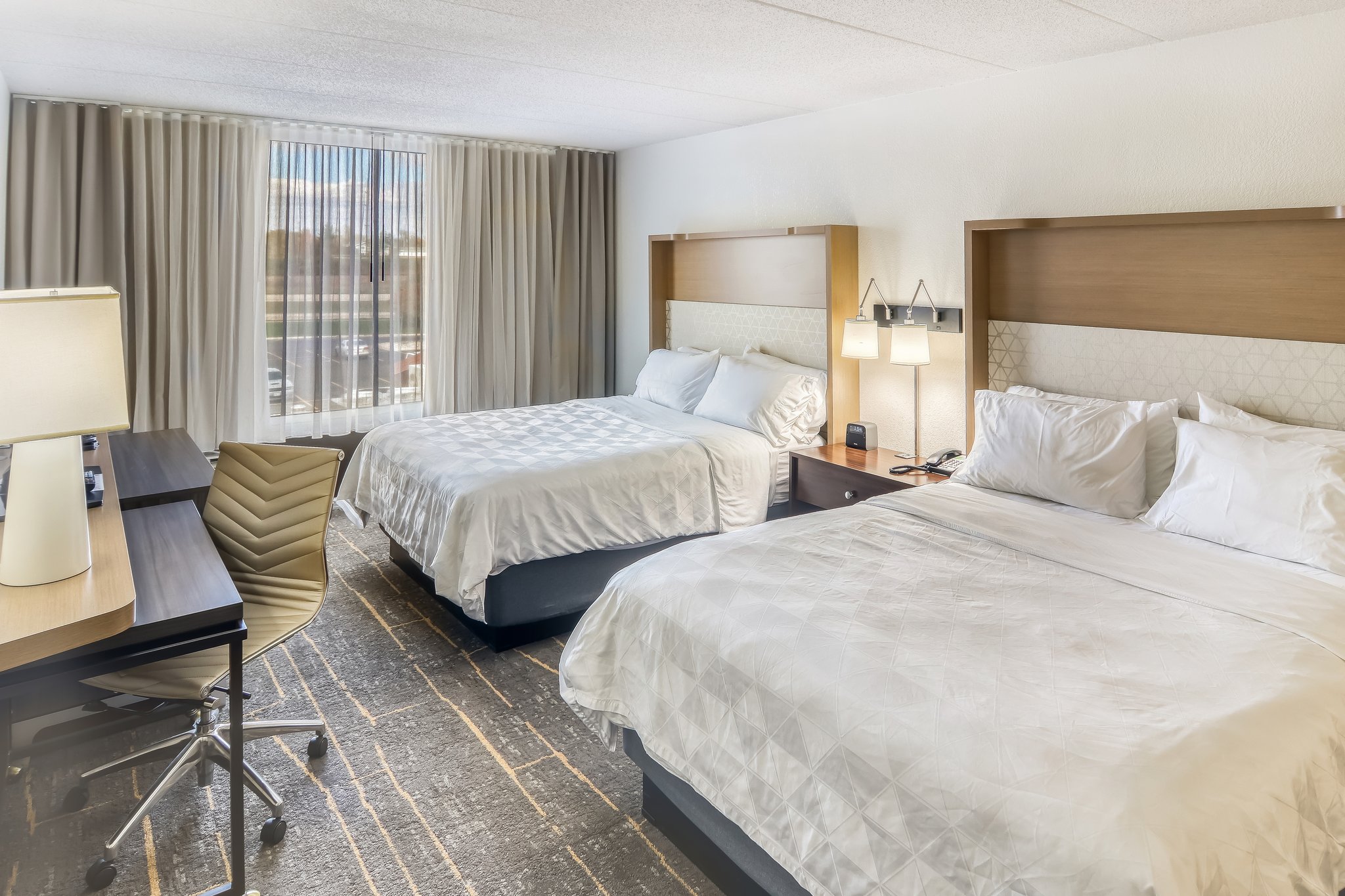 Holiday Inn DETROIT LAKES - Tap to explore photos