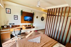 Lemon Suites | Luxury Modern Studios