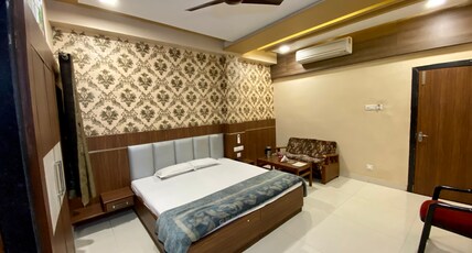 Hotel Vandana Room Type - deluxe room