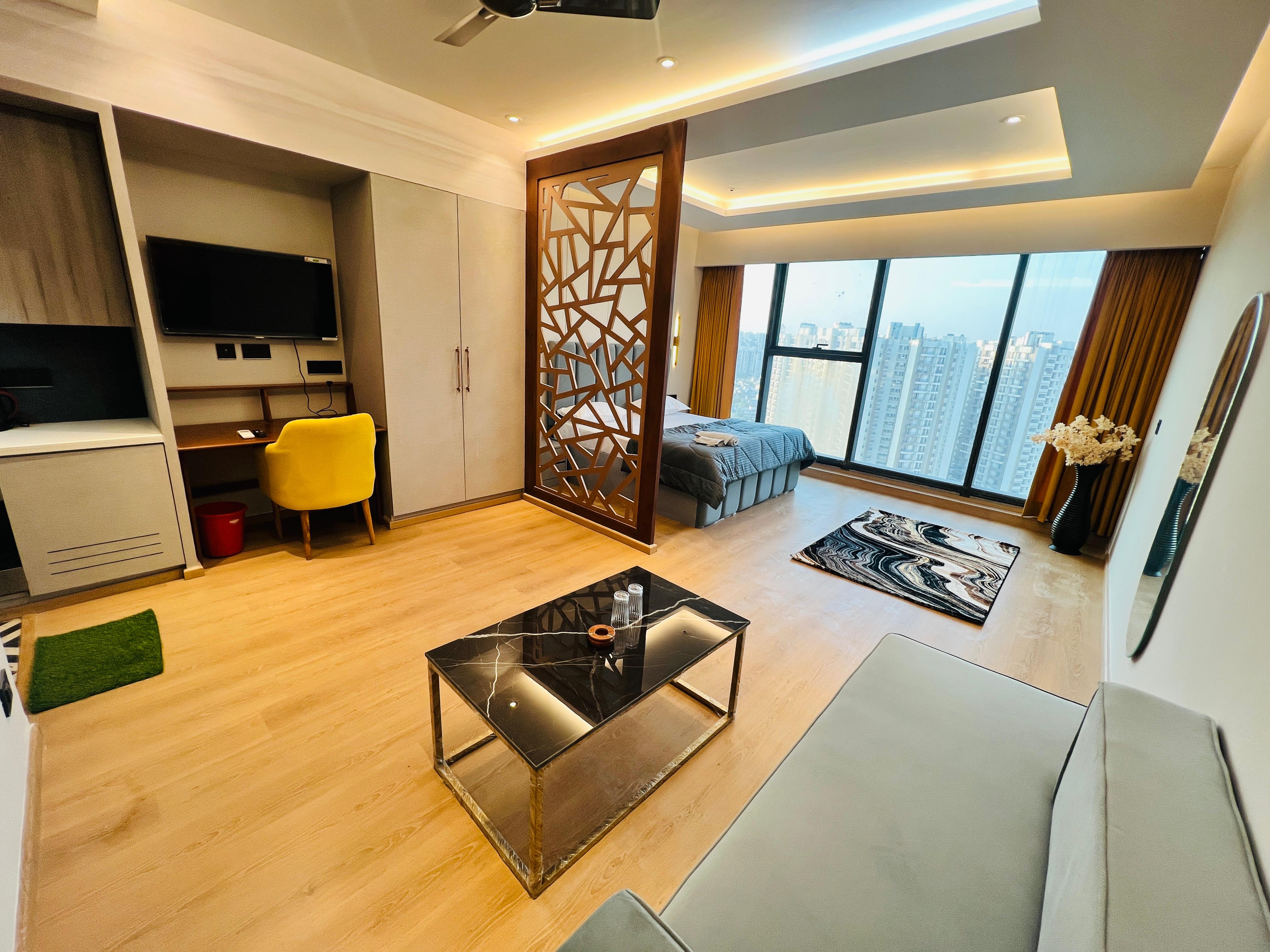 Luxurious suite with city view - Tap to explore photos