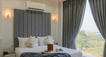 THE DIVENTAA HOTEL & SUITES Room Type - Deluxe Room with City View