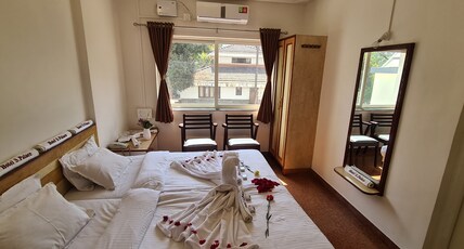 Hotel Sai Palace Room Type - AC ROOM (22+years)