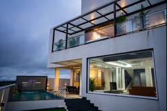 Evara Sky Jacuzzi Villa