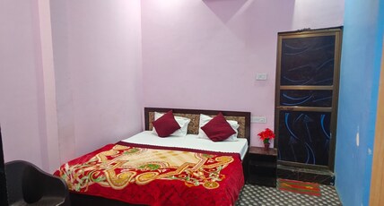 Krishna guest house 700 meter away from Rammandir Room Type - Bedroom 8